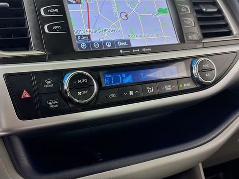 Used 2016 Toyota Highlander XLE image 16