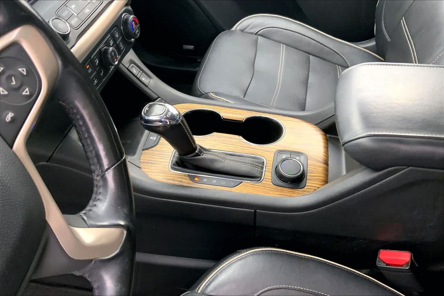 Used 2019 GMC Acadia Denali AWD/4WD image 17