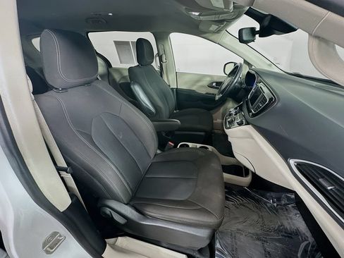 Certified 2023 Chrysler Voyager LX FWD image 37