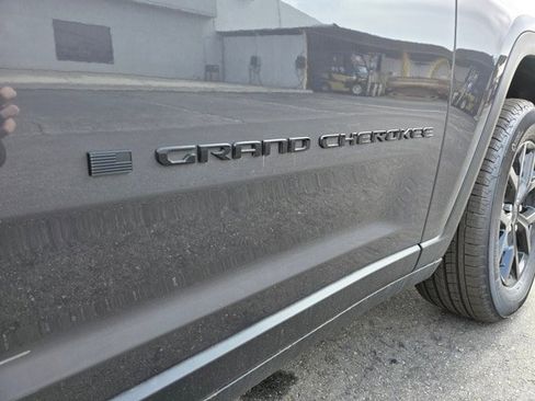 New 2025 Jeep Grand Cherokee L Laredo image 10