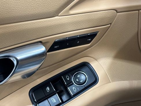 Used 2015 Porsche Boxster RWD image 22