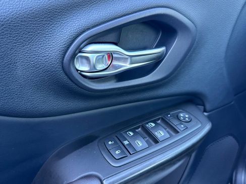 Used 2014 Jeep Cherokee Limited w/ Technology Group image 10