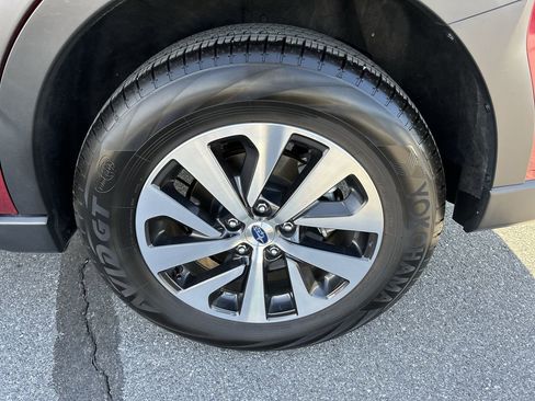 Used 2025 Subaru Outback Premium w/ Popular Package #1A image 9