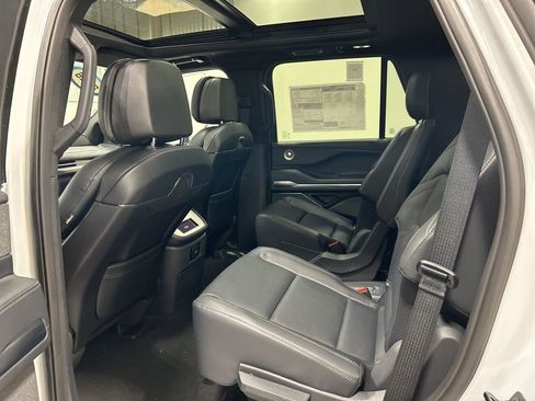 New 2026 Lincoln Navigator Reserve AWD/4WD image 26