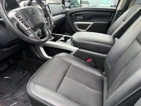 Used 2018 Nissan Titan PRO-4X AWD/4WD image 2
