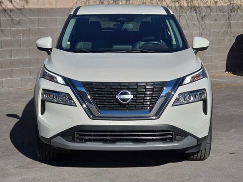 Used 2023 Nissan Rogue SV image 4