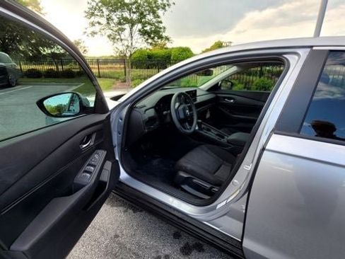Used 2025 Honda Accord LX image 8