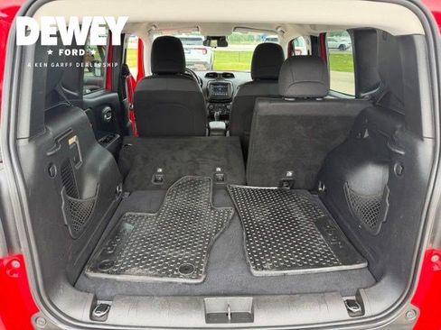 Used 2020 Jeep Renegade Altitude AWD/4WD image 28