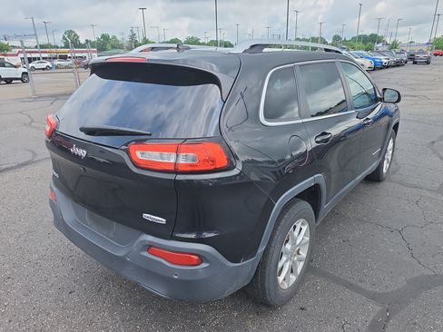 Used 2018 Jeep Cherokee Latitude w/ Safety Group AWD/4WD image 3