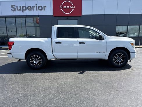 Used 2023 Nissan Titan SV image 2