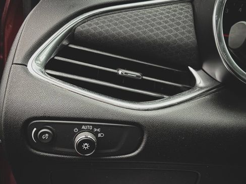 Used 2018 Chevrolet Malibu LT FWD image 7