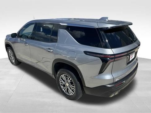 Used 2024 Chevrolet Traverse LS AWD/4WD image 3