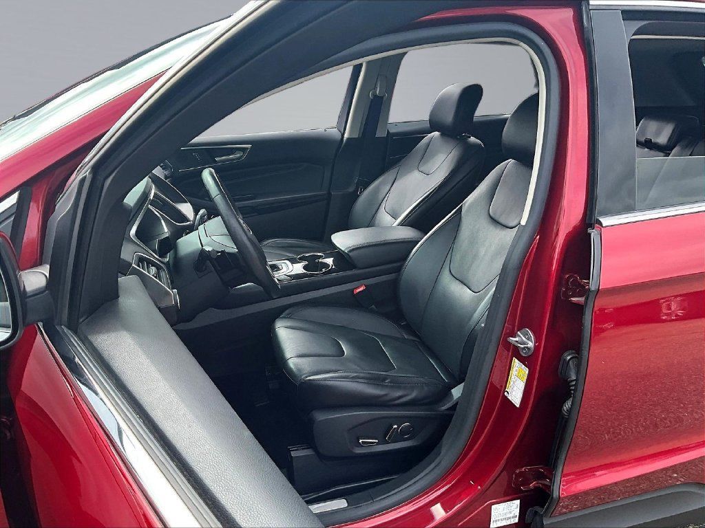 Used 2015 Ford Edge Titanium w/ Equipment Group 301A AWD/4WD image 23