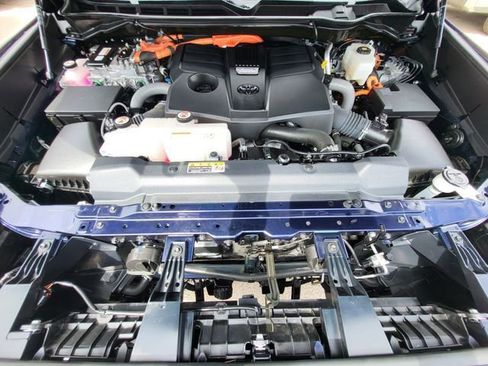 Used 2024 Toyota Sequoia SR5 w/ SR5 Premium Package AWD/4WD image 11