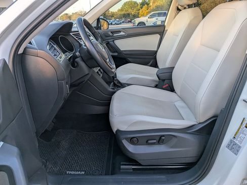 Used 2019 Volkswagen Tiguan SE image 16