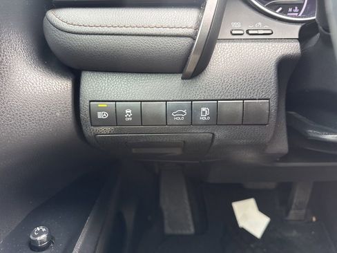 Used 2020 Toyota Camry XLE image 9