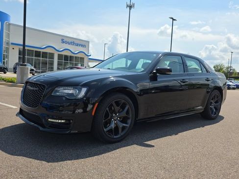 Used 2022 Chrysler 300 Touring L RWD image 7