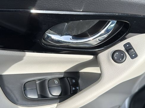 Used 2020 Nissan Rogue Sport SV AWD/4WD image 7