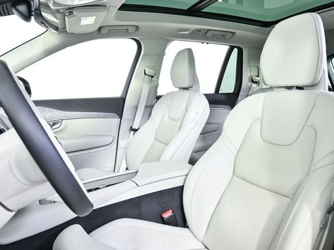 Certified 2024 Volvo XC90 B6 Ultimate w/ Protection Package image 7