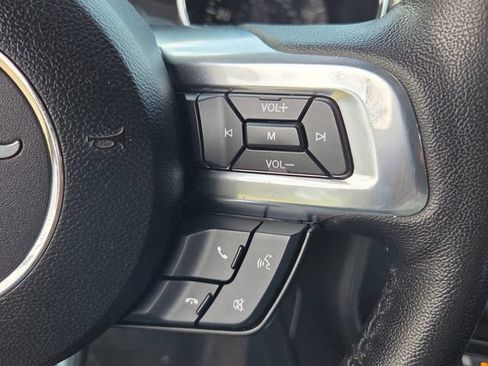 Used 2017 Ford Mustang Coupe RWD image 26
