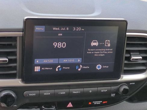Used 2025 Hyundai Venue SEL FWD image 17