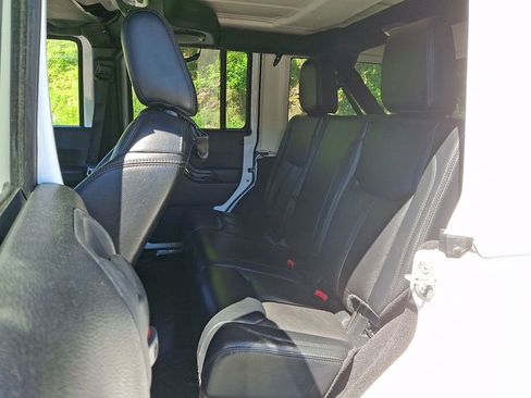 Used 2014 Jeep Wrangler Unlimited Sahara AWD/4WD image 10