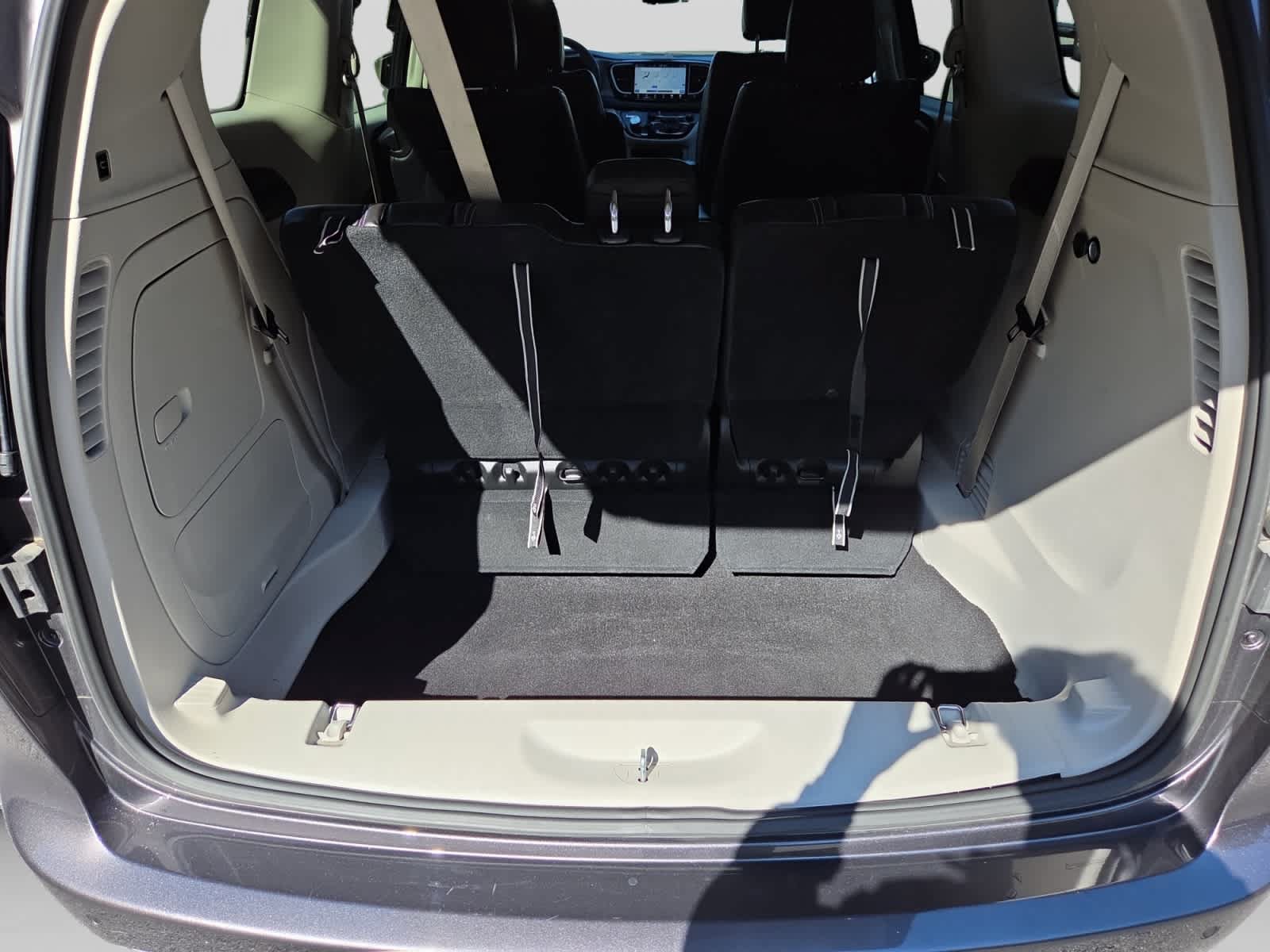 Used 2023 Chrysler Pacifica Touring-L FWD image 22
