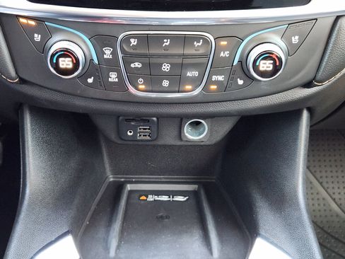 Used 2021 Chevrolet Traverse Premier w/ Redline Edition image 22