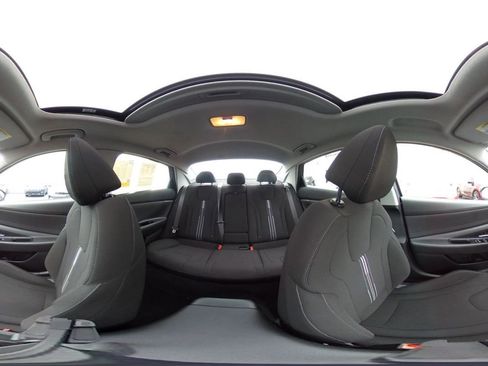 Used 2025 Hyundai Elantra SEL image 43