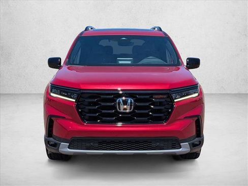 Used 2023 Honda Pilot TrailSport image 2