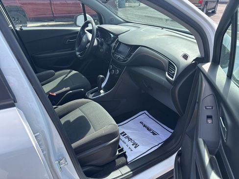 Used 2021 Chevrolet Trax LS w/ Tint and Cruise Package AWD/4WD image 9