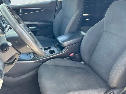 Used 2017 Kia Sorento LX image 7