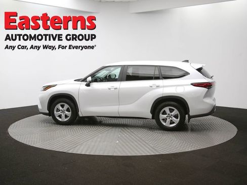Used 2023 Toyota Highlander LE image 61