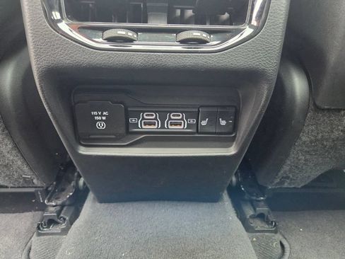 Used 2022 Jeep Grand Cherokee Limited AWD/4WD image 31