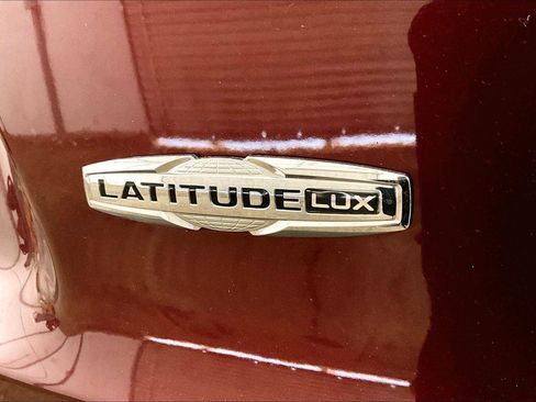 Used 2021 Jeep Cherokee Latitude Lux w/ Sun & Sound Group image 13