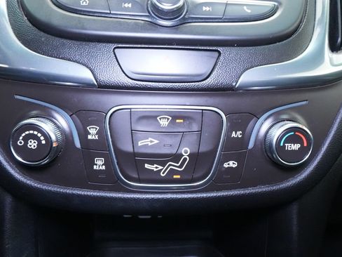 Used 2019 Chevrolet Equinox LT image 32