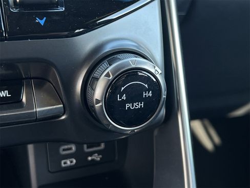 Used 2023 Lexus LX 600 4WD w/ Luxury Package image 23