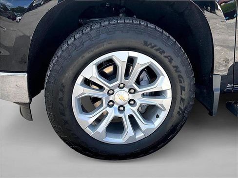 Used 2025 Chevrolet Silverado 1500 LTZ w/ LTZ Premium Package AWD/4WD image 10