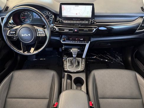 Used 2023 Kia Seltos EX AWD/4WD image 3
