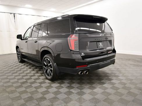 Used 2025 Chevrolet Suburban RST AWD/4WD image 5