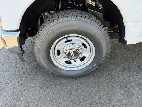 New 2026 Ford F250 XL w/ XL Chrome Package RWD image 14
