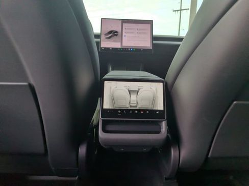 Used 2026 Tesla Model Y 2WD image 27