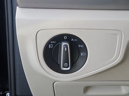 Used 2019 Volkswagen Atlas SE w/ Panoramic Sunroof Package image 10