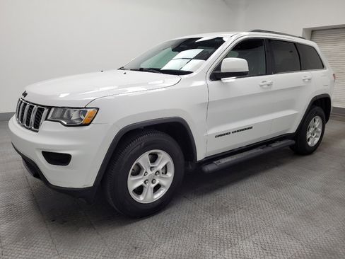Used 2017 Jeep Grand Cherokee Laredo w/ Quick Order Package 2BE image 2