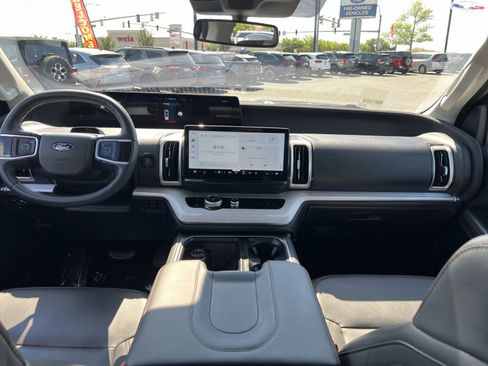 Used 2025 Ford Expedition Max Active image 30