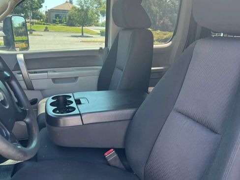 Used 2013 Chevrolet Silverado 2500 W/T AWD/4WD image 10