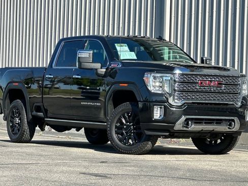 Used 2021 GMC Sierra 2500 Denali w/ Denali Black Diamond Edition AWD/4WD image 2
