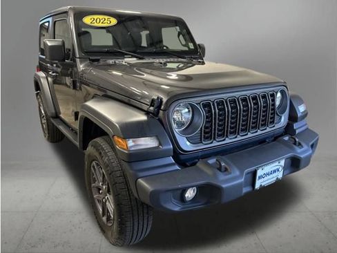 Used 2025 Jeep Wrangler Sport AWD/4WD image 8