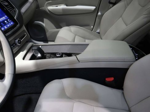 Used 2025 Volvo XC90 T8 Plus w/ Protection Package Premier AWD/4WD image 40