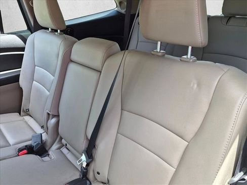 Used 2019 Honda Pilot Touring image 18